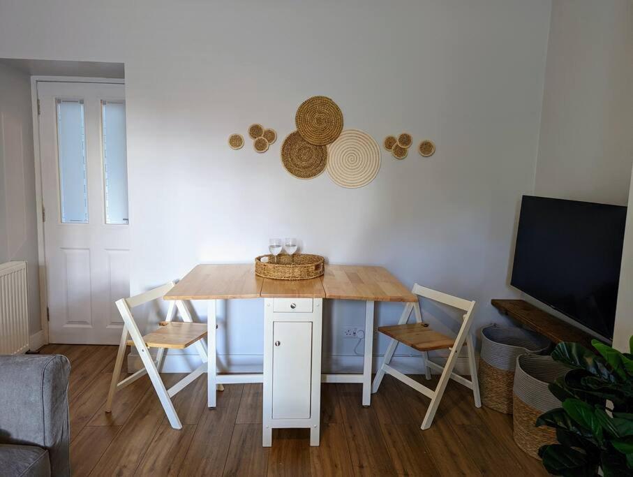 Parkview Cottage - Lovely Home With Cosy Fireplace كارنوستي المظهر الخارجي الصورة