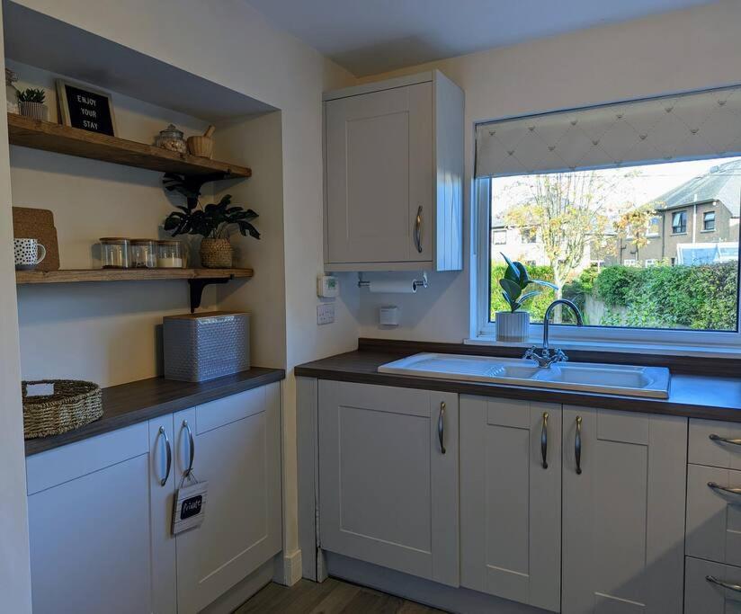 Parkview Cottage - Lovely Home With Cosy Fireplace كارنوستي المظهر الخارجي الصورة