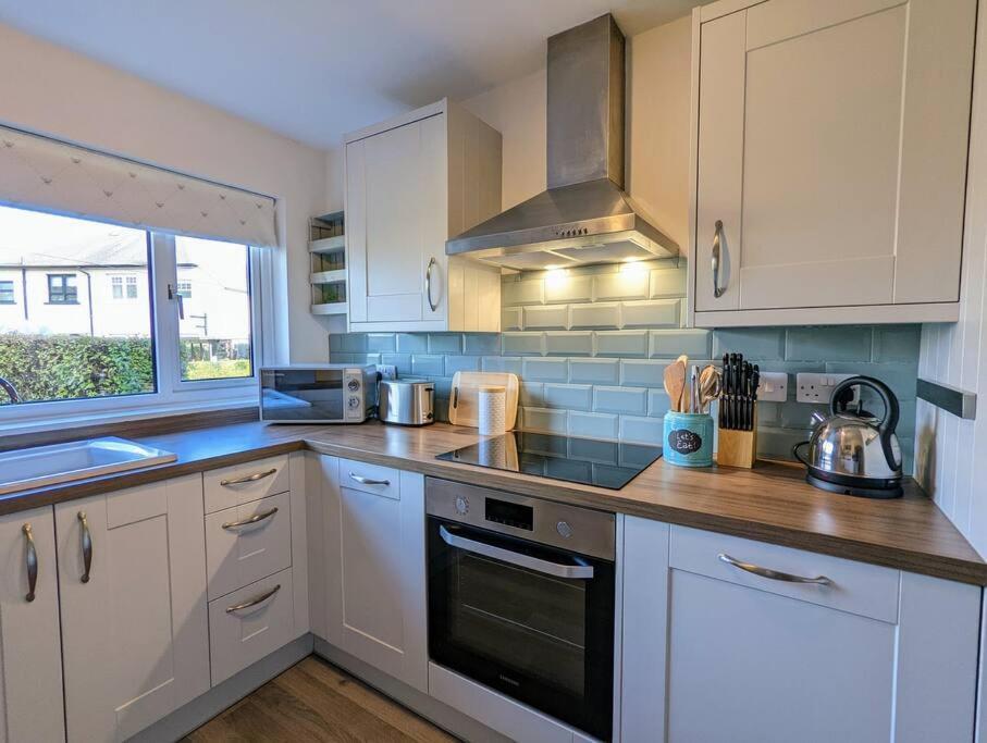 Parkview Cottage - Lovely Home With Cosy Fireplace كارنوستي المظهر الخارجي الصورة